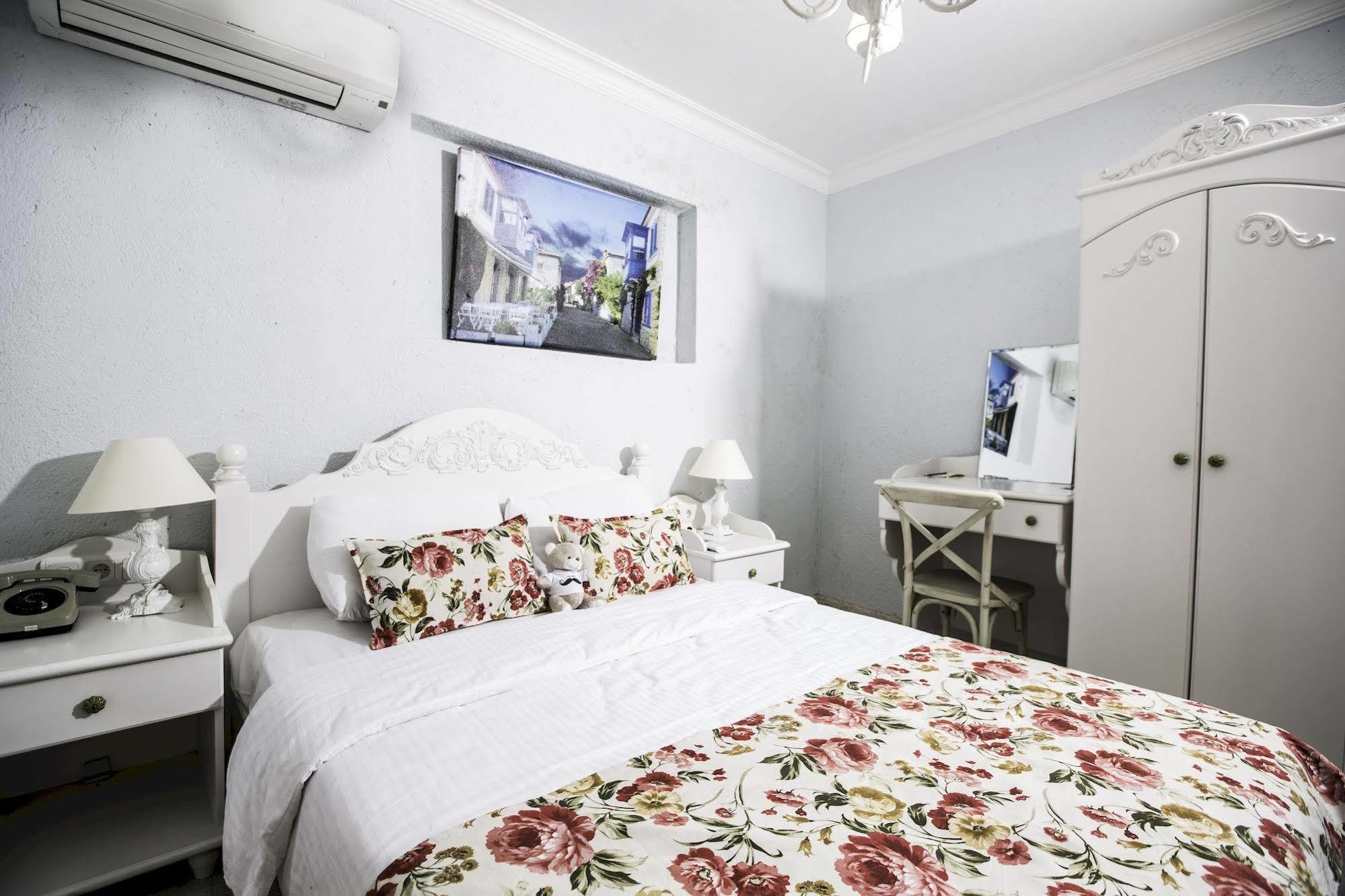 The White Hotel Алачати Экстерьер фото