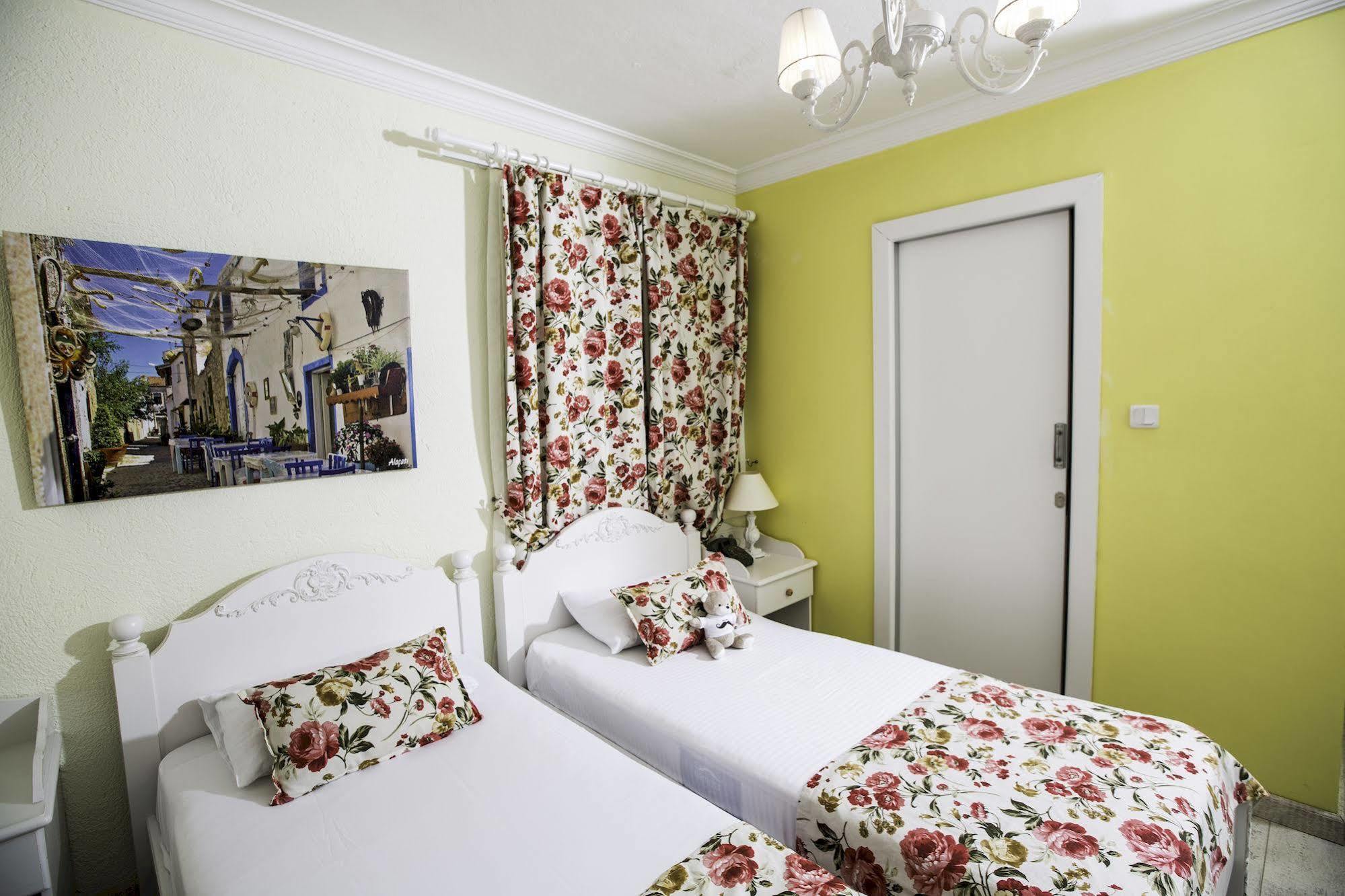 The White Hotel Алачати Экстерьер фото