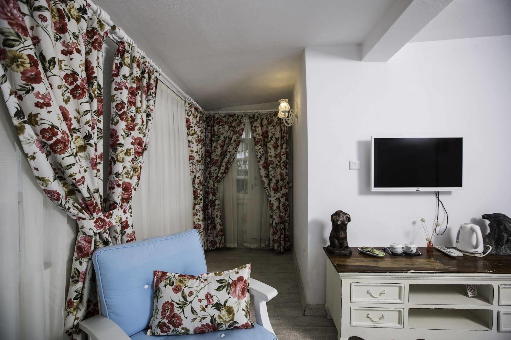 The White Hotel Алачати Экстерьер фото