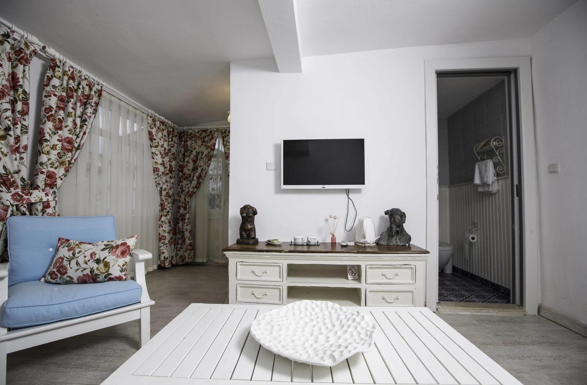 The White Hotel Алачати Экстерьер фото