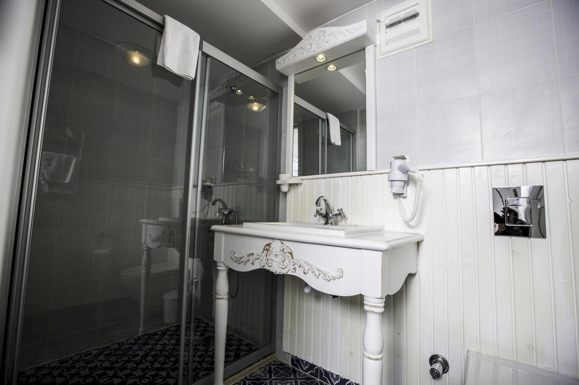The White Hotel Алачати Экстерьер фото