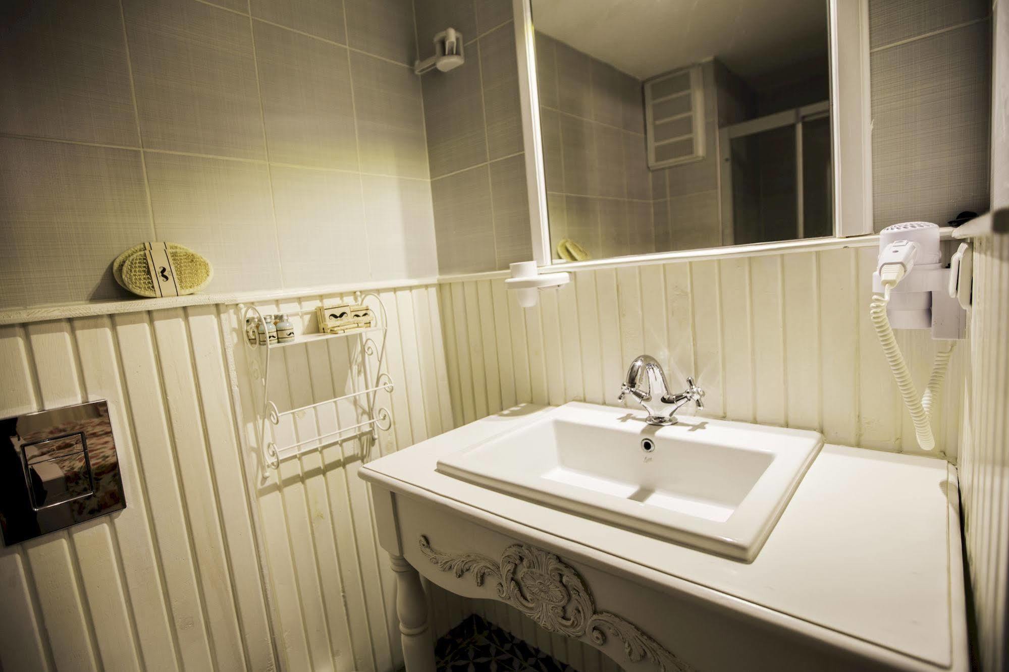The White Hotel Алачати Экстерьер фото