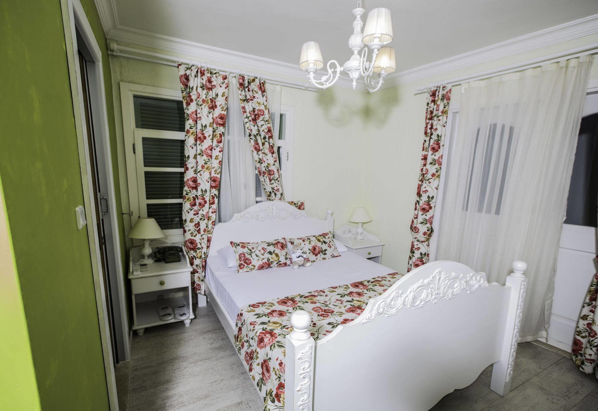 The White Hotel Алачати Экстерьер фото