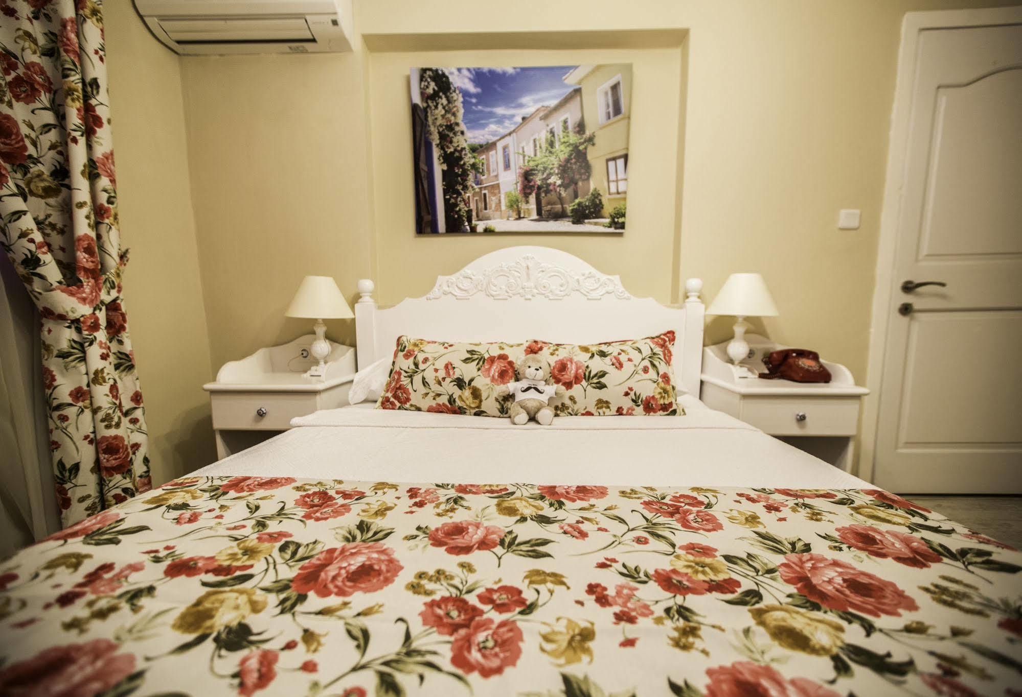 The White Hotel Алачати Экстерьер фото