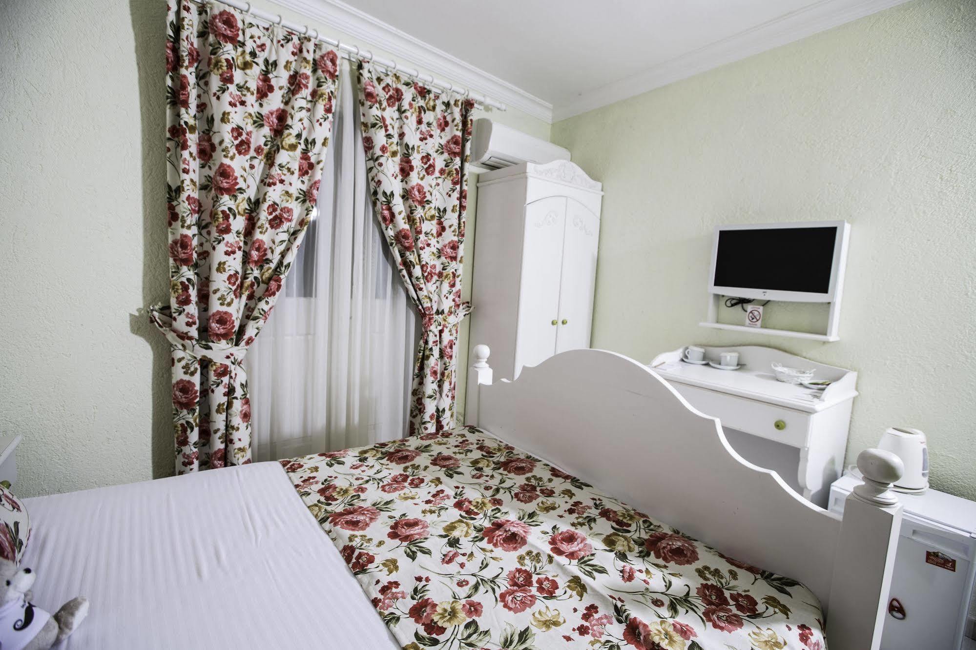 The White Hotel Алачати Экстерьер фото