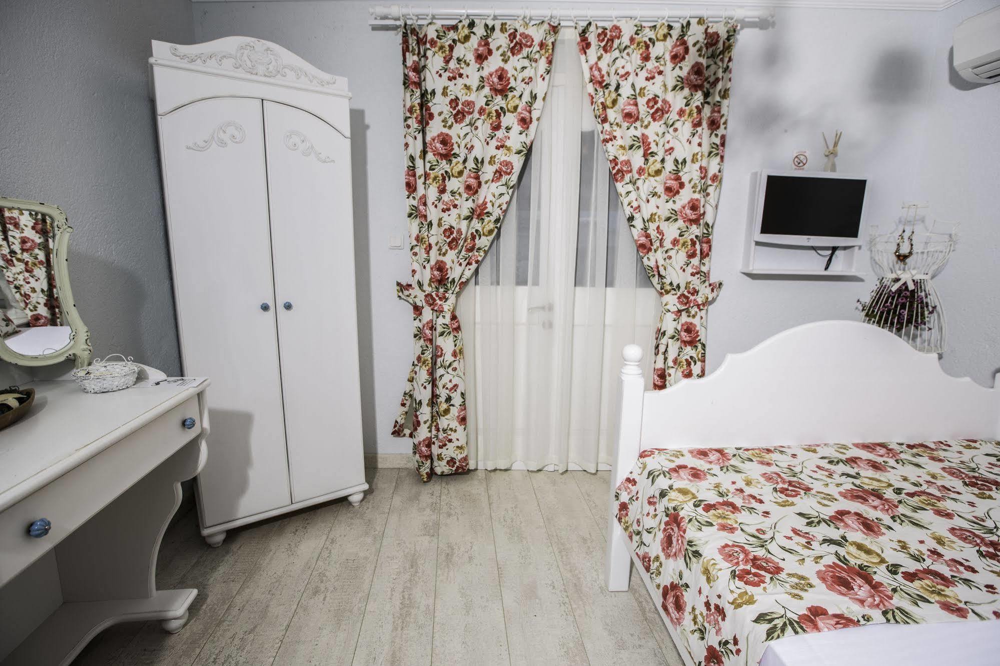 The White Hotel Алачати Экстерьер фото