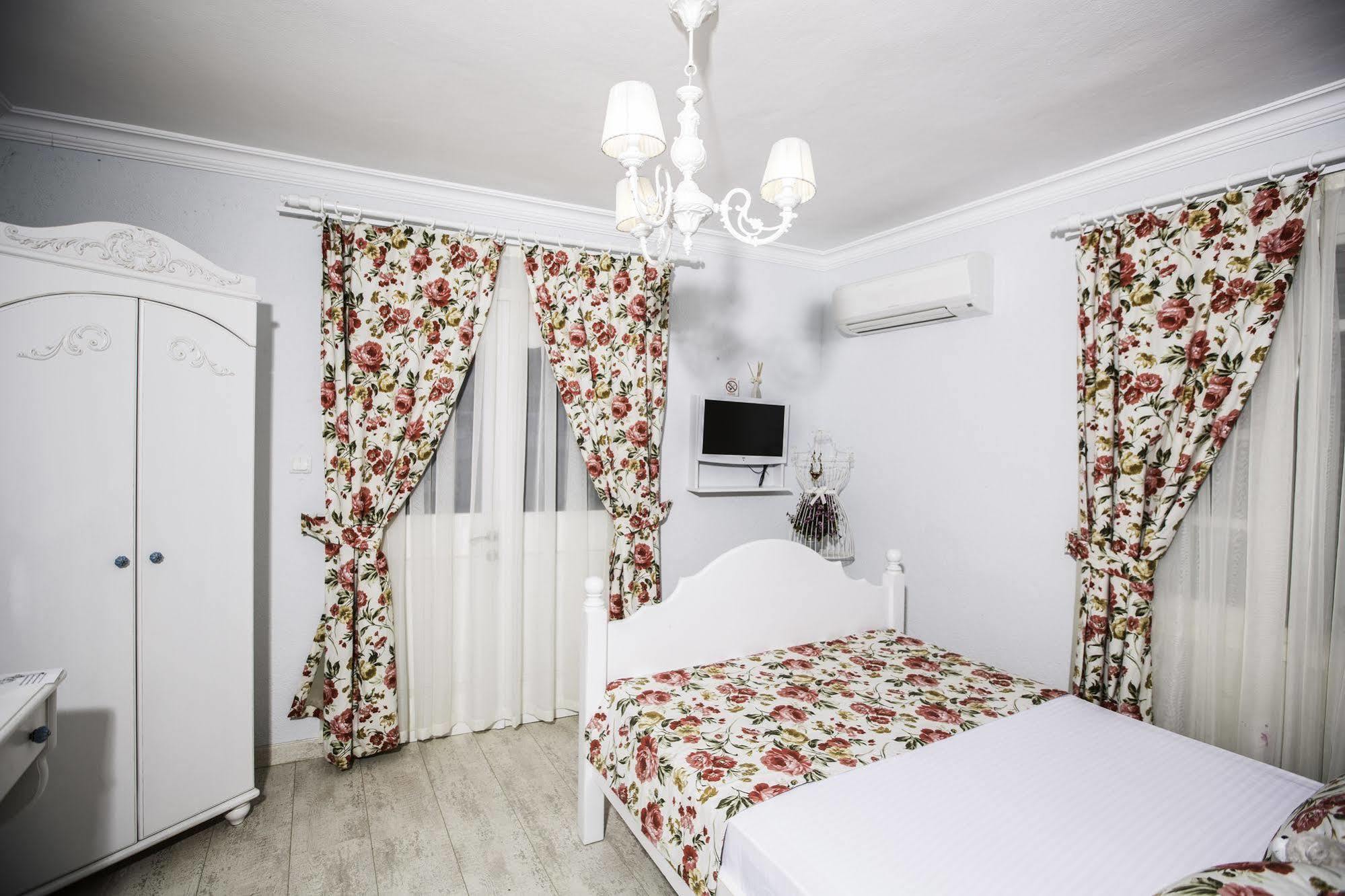 The White Hotel Алачати Экстерьер фото